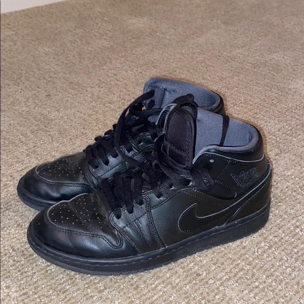 Jordan 1 retro black